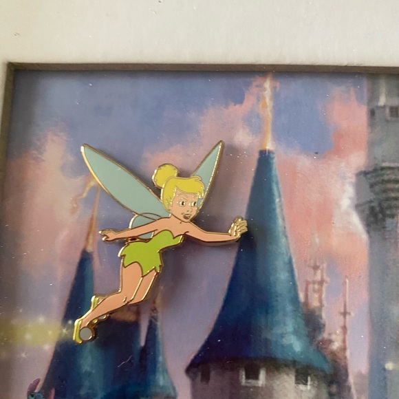 Disney Cinderella castle print with four rare pins. - Picture 6 of 15